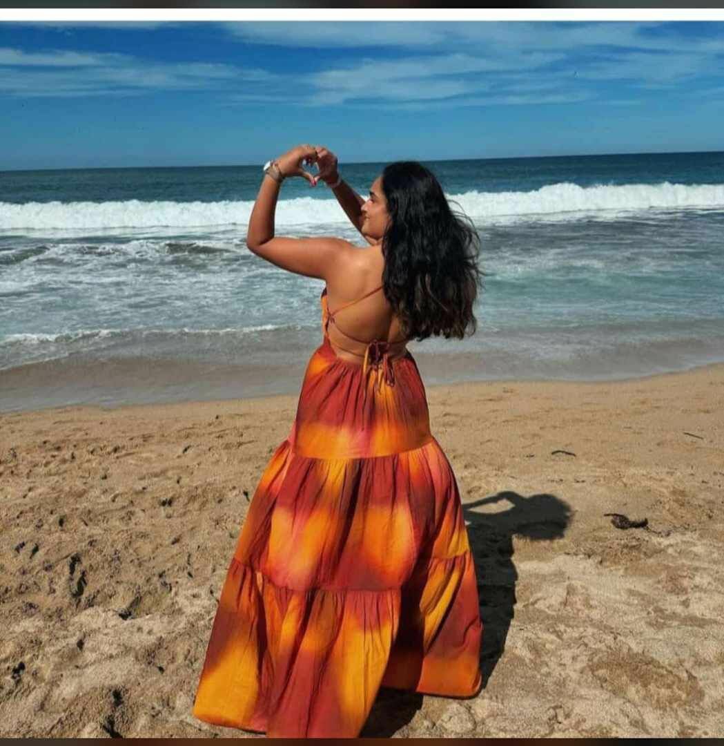 Des robes et de l'ensemble simple et sexy