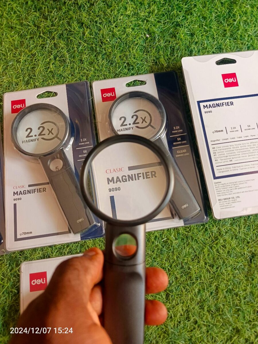 2.2X and 5x Magnifying Glass