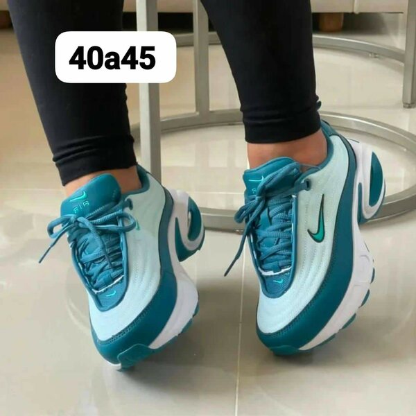 Baskets Nike Air Max modernes