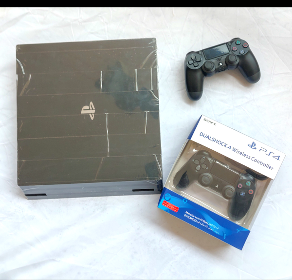 Ps4 pro 9 jeux intégrés