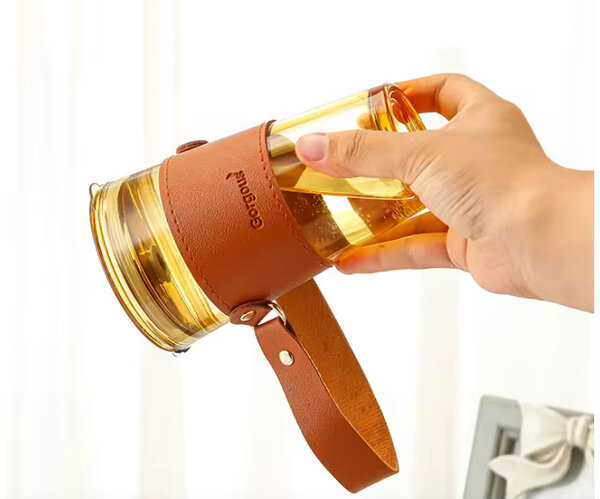 Tasse en verre avec manchon