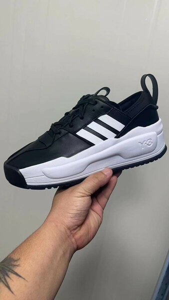 Adidas Y3 original dans carton