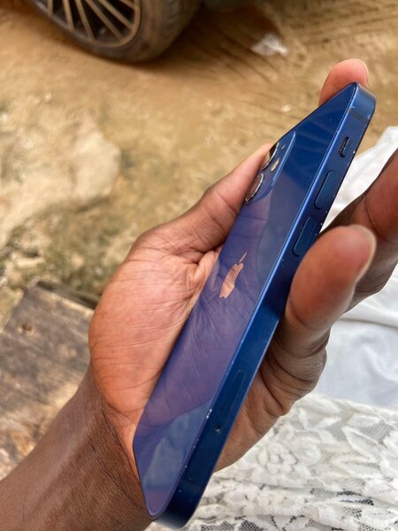iPhone 12mini 128giga casineuf très propre vendu en magasin