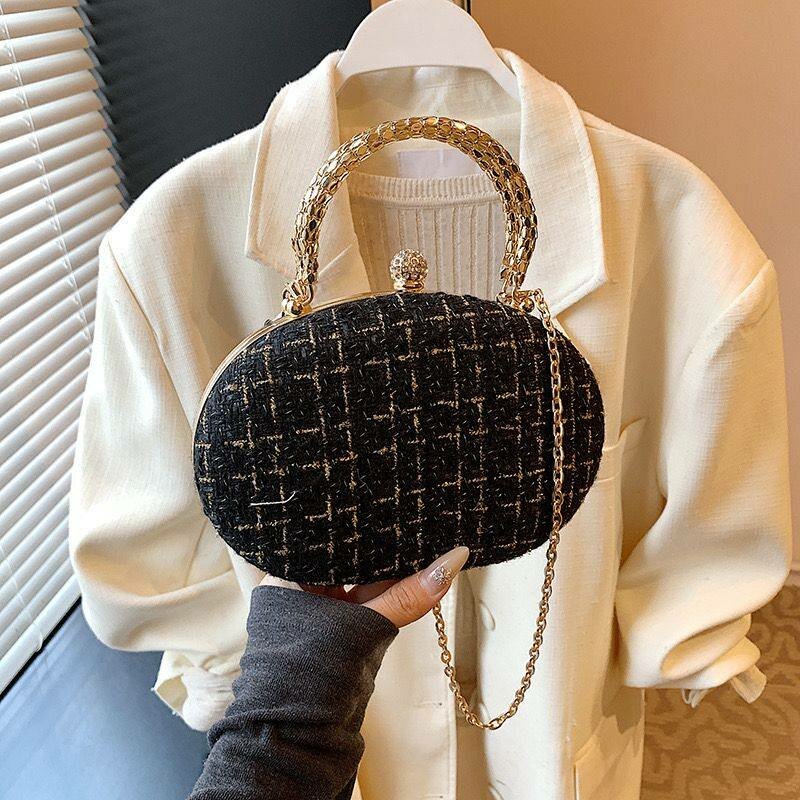 Sac à main élégant boucle dorée