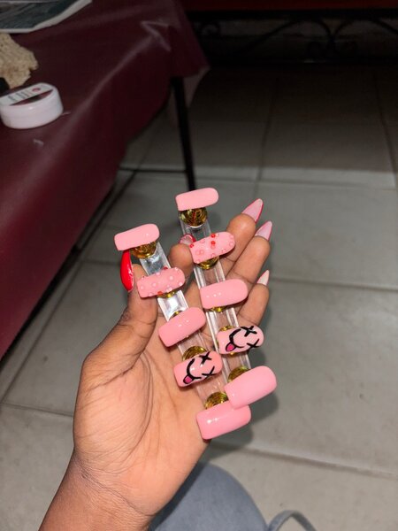 Ongles Faux Artistiques