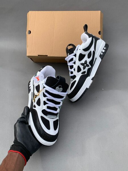 Baskets Noires et Blanches