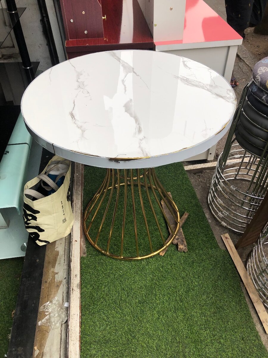 Golden Cake/dinner table