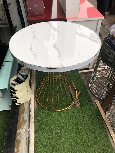 Golden Cake/dinner table