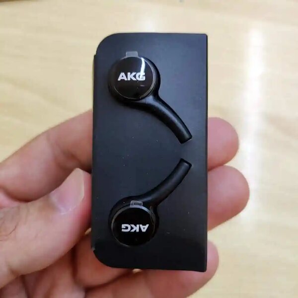 AKG S10 Handsfree High Bass With Good Sound Quality
