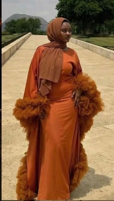 Robe longue élégante avec volants