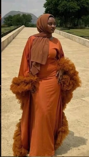 Robe longue élégante avec volants