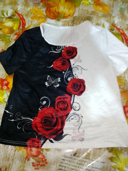 T-shirt à motif floral unique