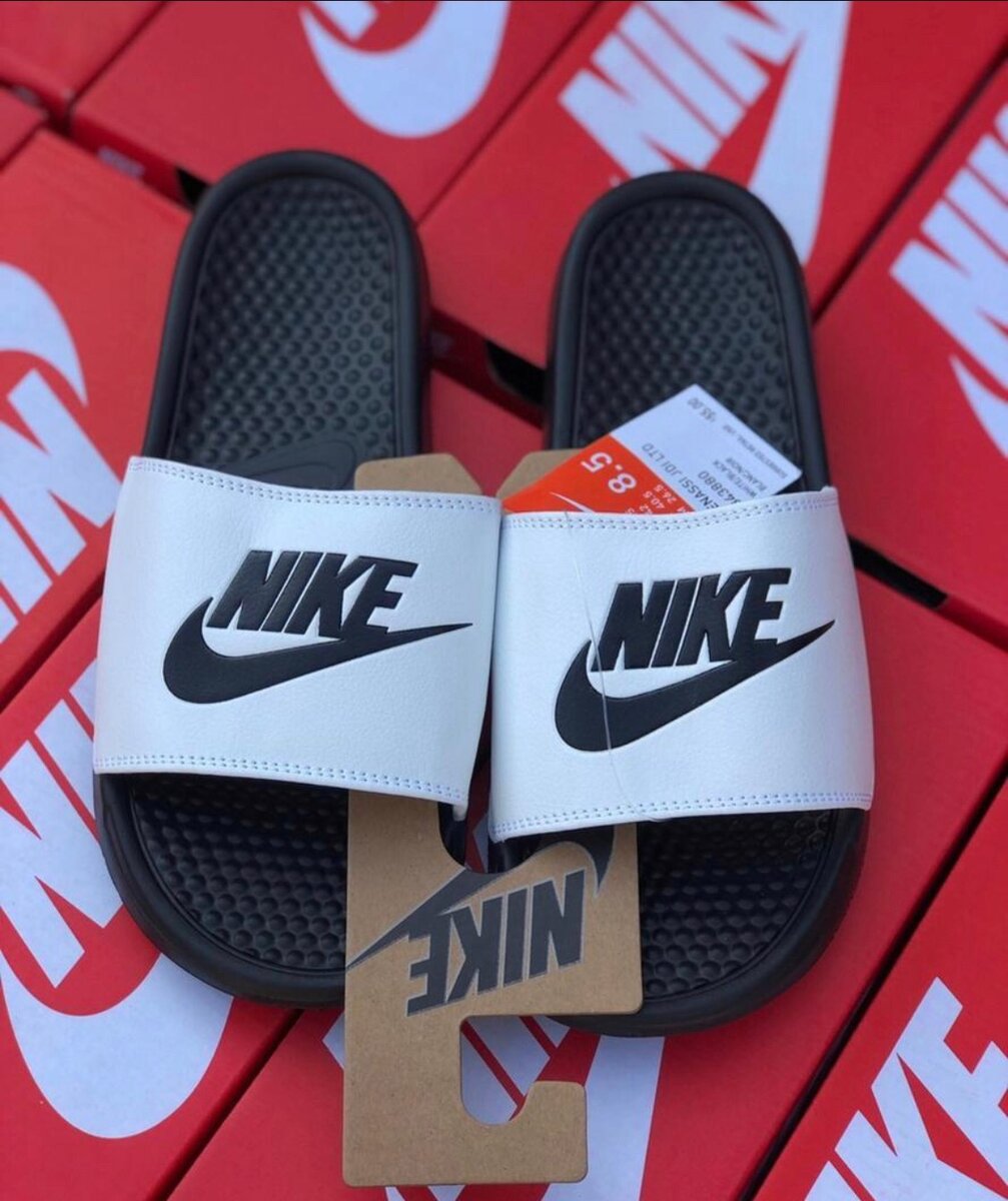 White Nike Flip-flops