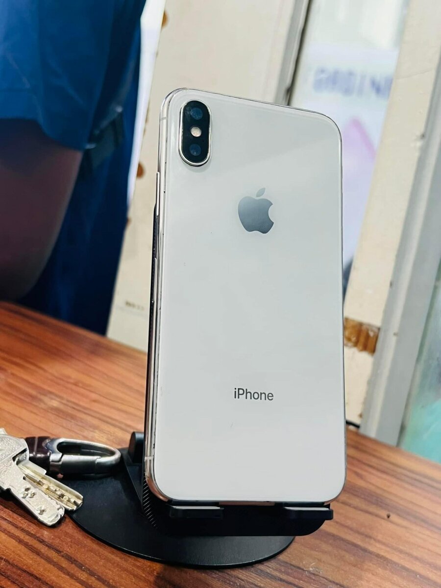 iPhone X 64gb ( vendu avec reçu )