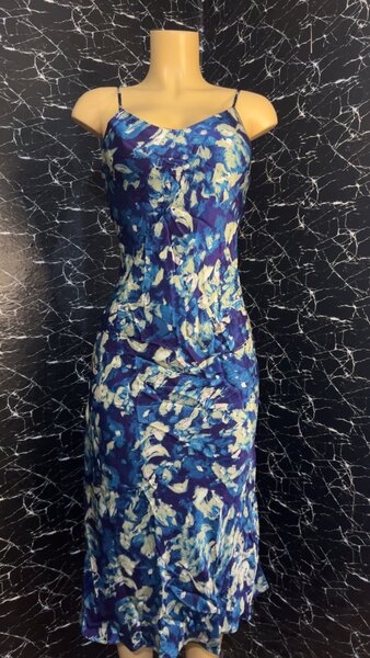 Robe Midi Satinée Élégante