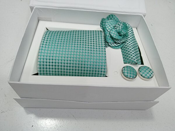 Tie set complete