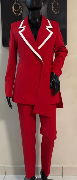 Tailleur pantalon femme rouge avec empiècement blanc