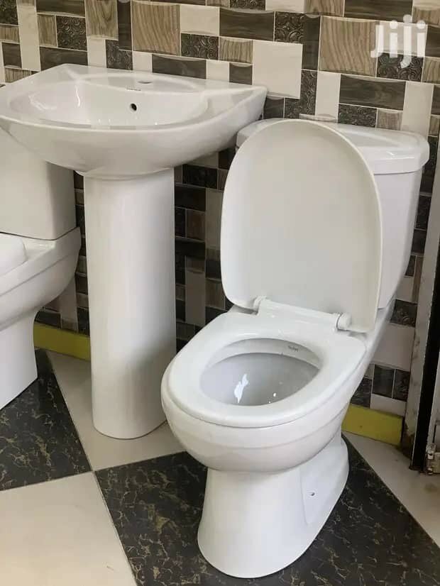 COMPLETE WATER CLOSET WITH BASIN