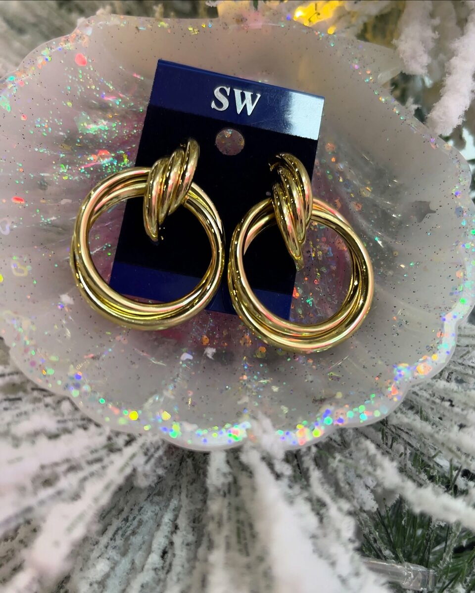 серьги золотистого цвета