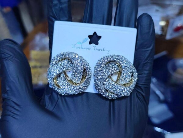 Boucles d'oreilles strass élégantes