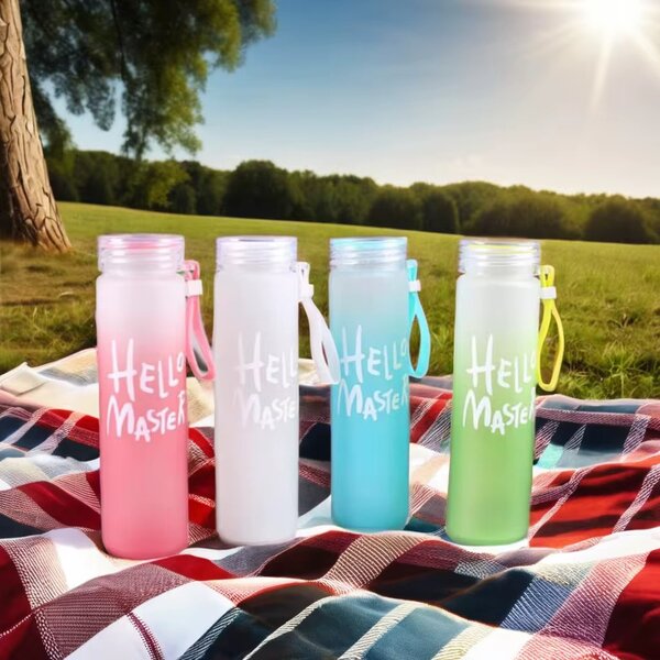 Bouteilles "Hello Master" colorées