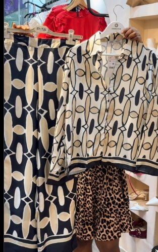 Elegant women's suit Two piece set Size : 8-12 