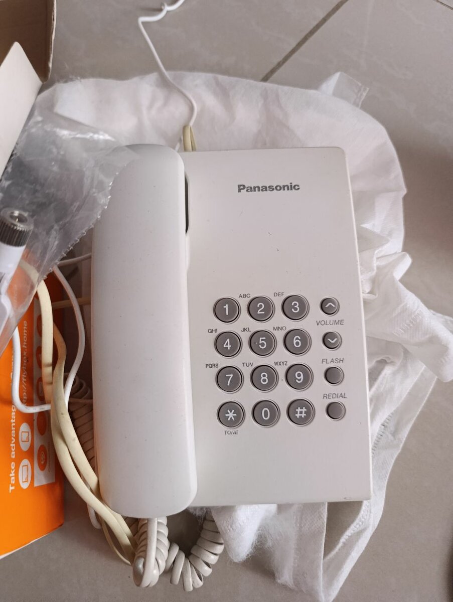 Flybox et combiné téléphone