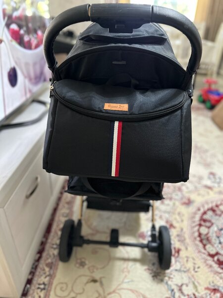 Коляска практически новая.В идеальном состоянии