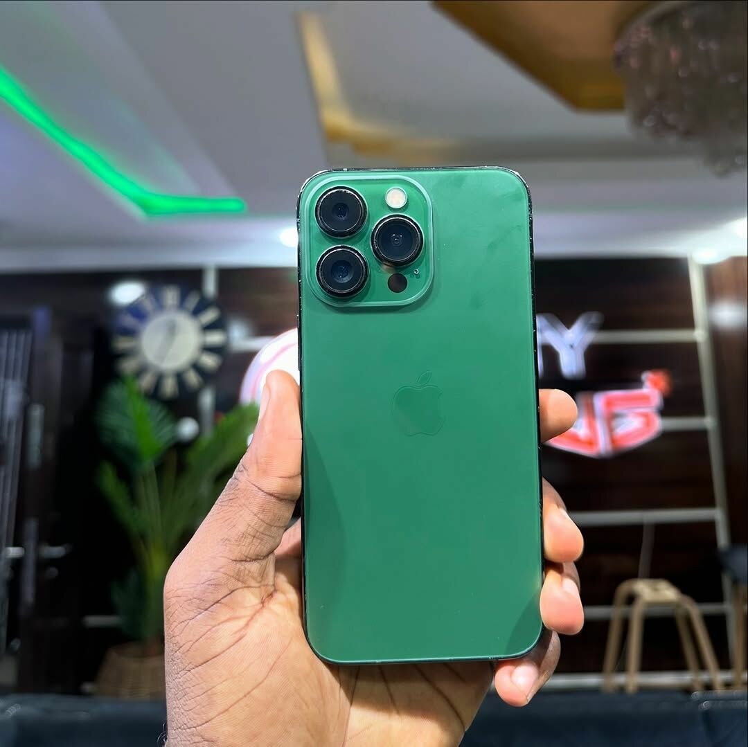 APPLE IPHONE 13 PRO LOCKED