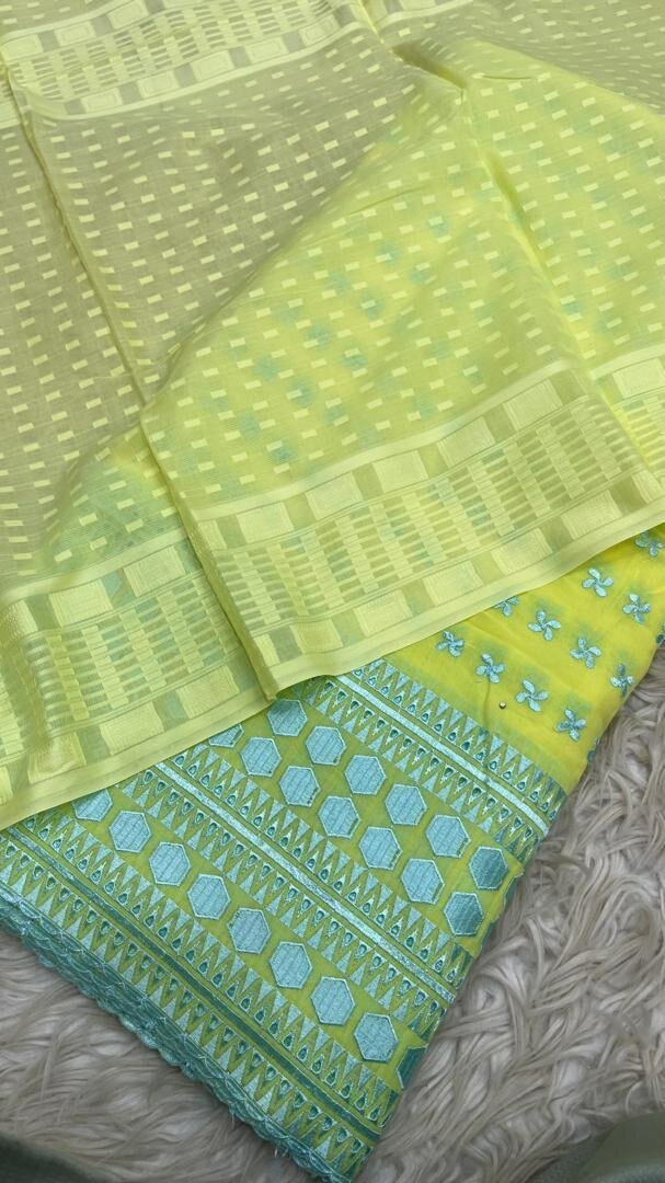 Étole en soie brodée