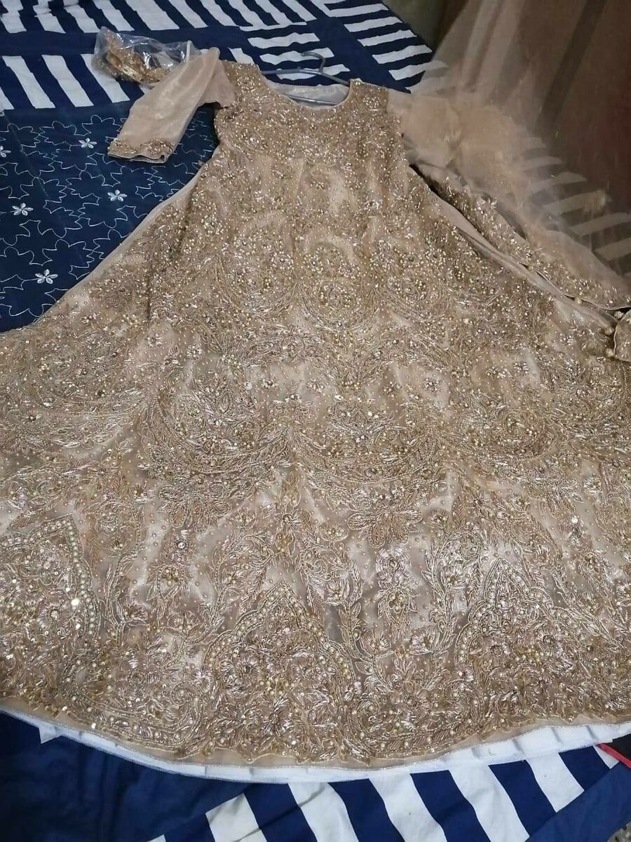 Maxi golden color just 1time used selling at half price.
