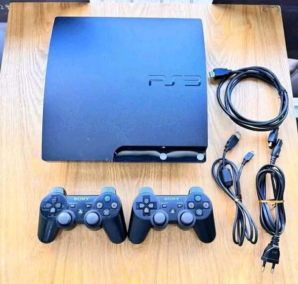 Console PS3 avec manettes
