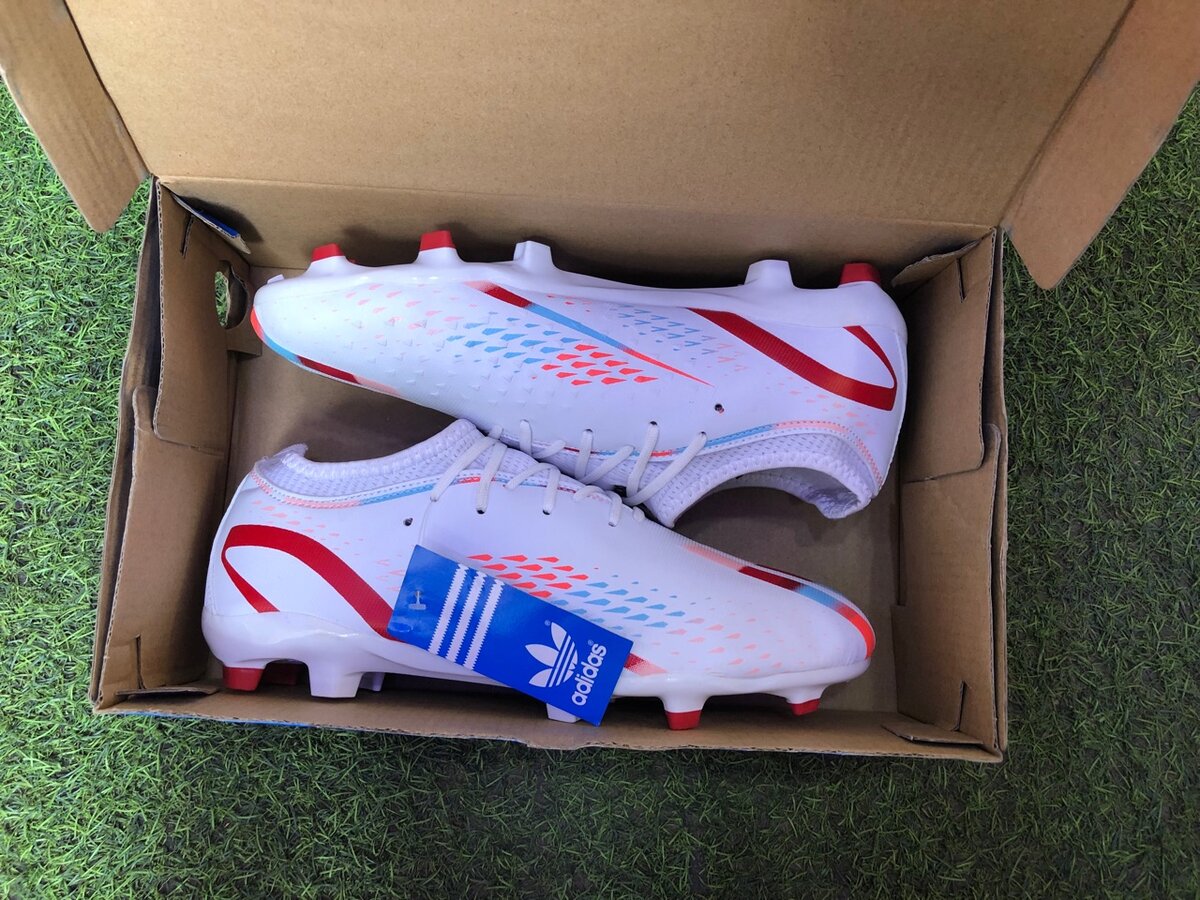 High quality soccer boots on promotion