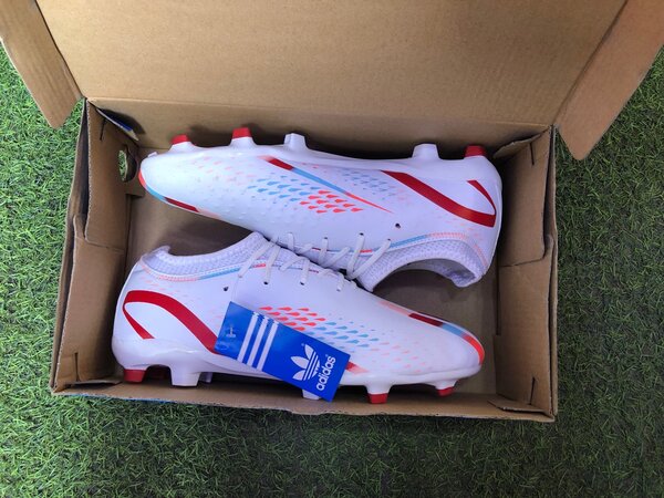 High quality soccer boots on promotion