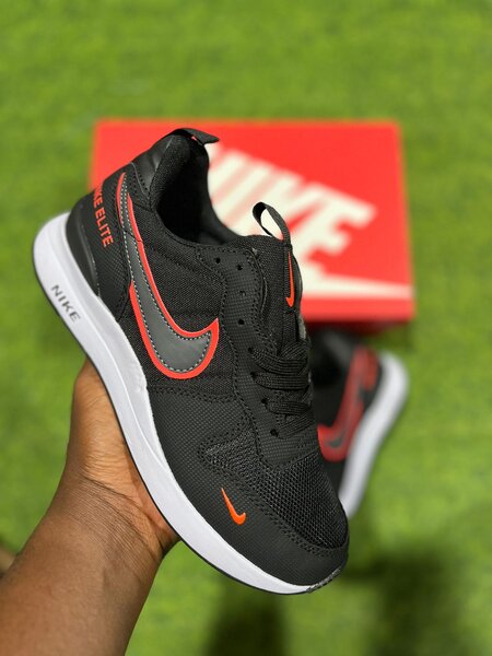 Chaussures de sport Nike Elite