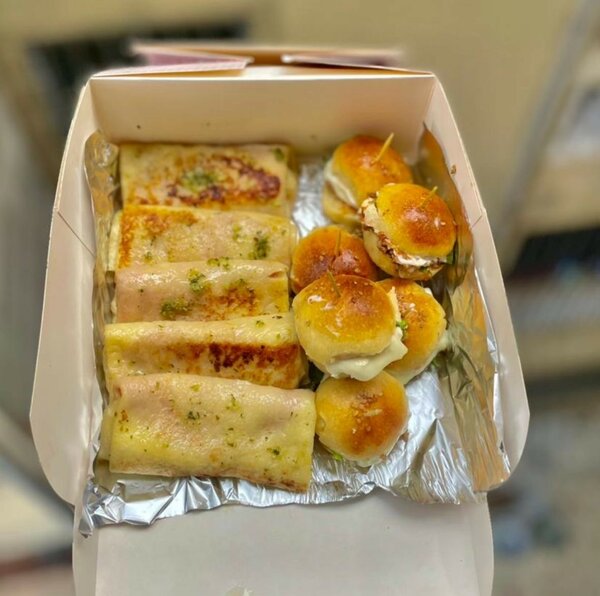 Box de crêpes fourré et burger