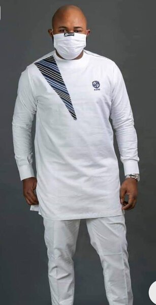 Boubou africain blanc élégant