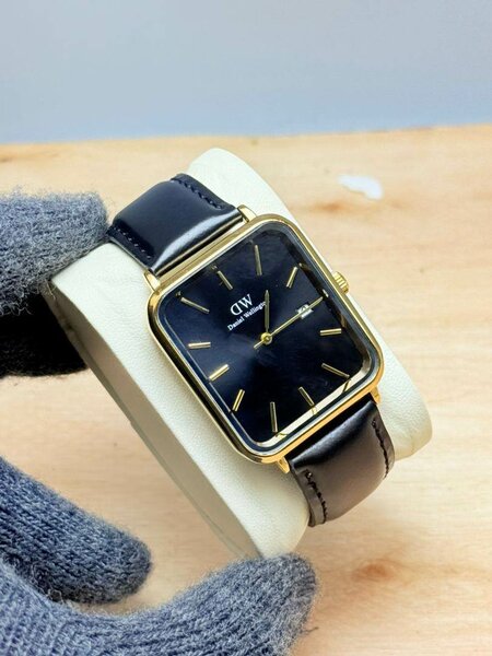 Montre rectangulaire élégante