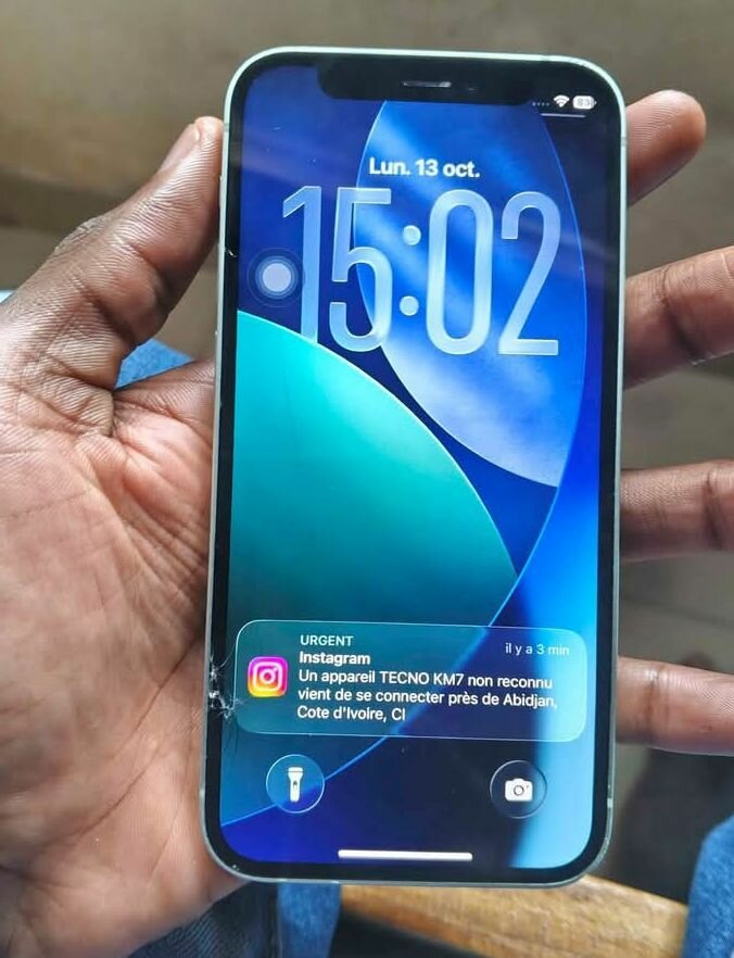 iPhone 12 d'occasion avec usure