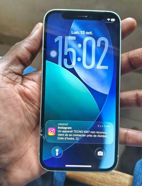 iPhone 12 d'occasion avec usure