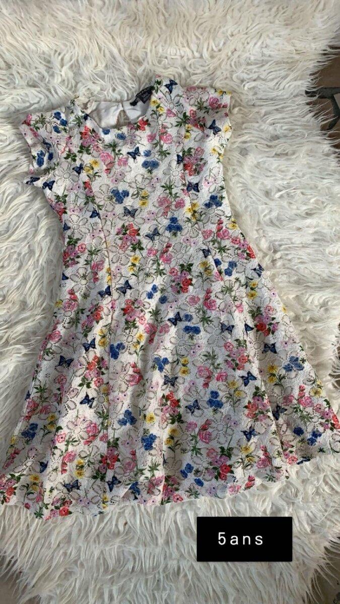Robe pour fille, blanche à fleurs colorées