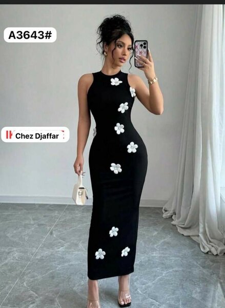 Robe élégante noire fleurs