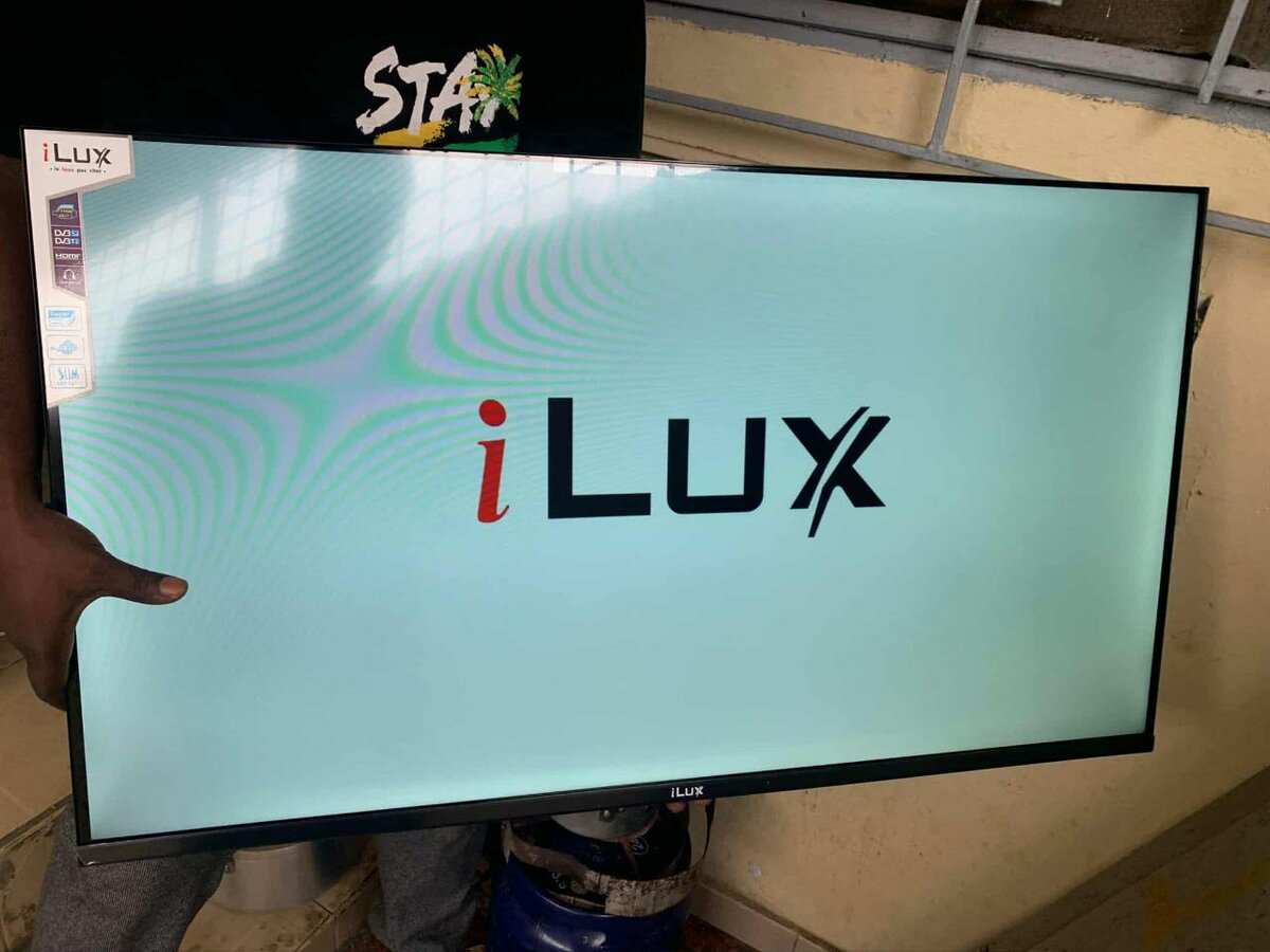 Téléviseur à écran plat iLux