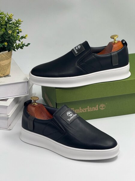 TIMBERLAND BLACK AND WHITE