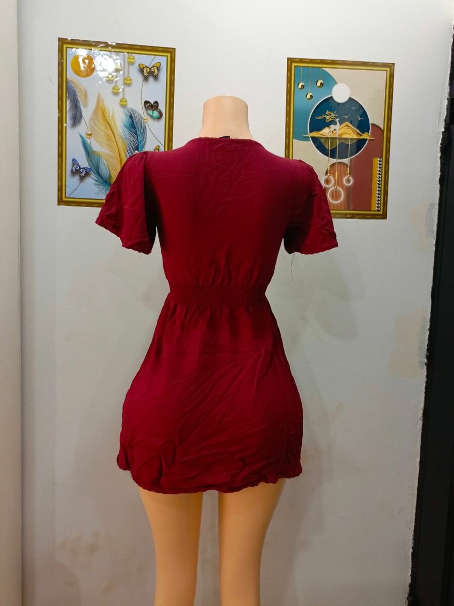 Robe rouge à volants