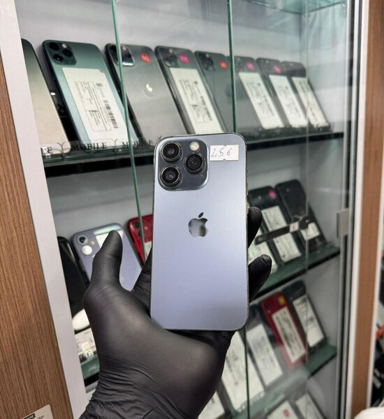 iPhone 14 pro 256 Go Gris