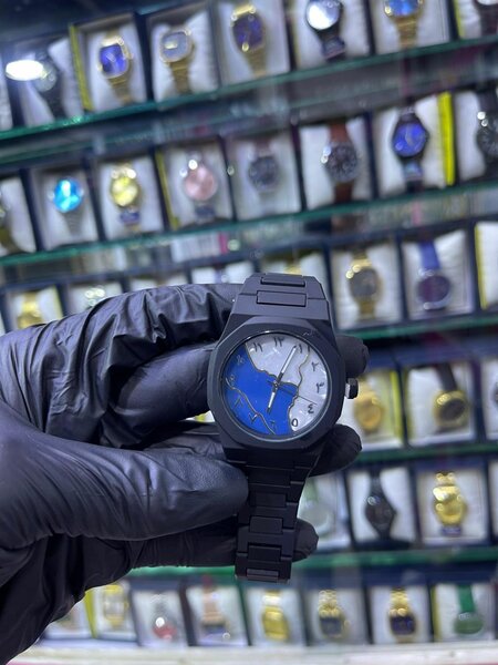 Montre bracelet noir élégante