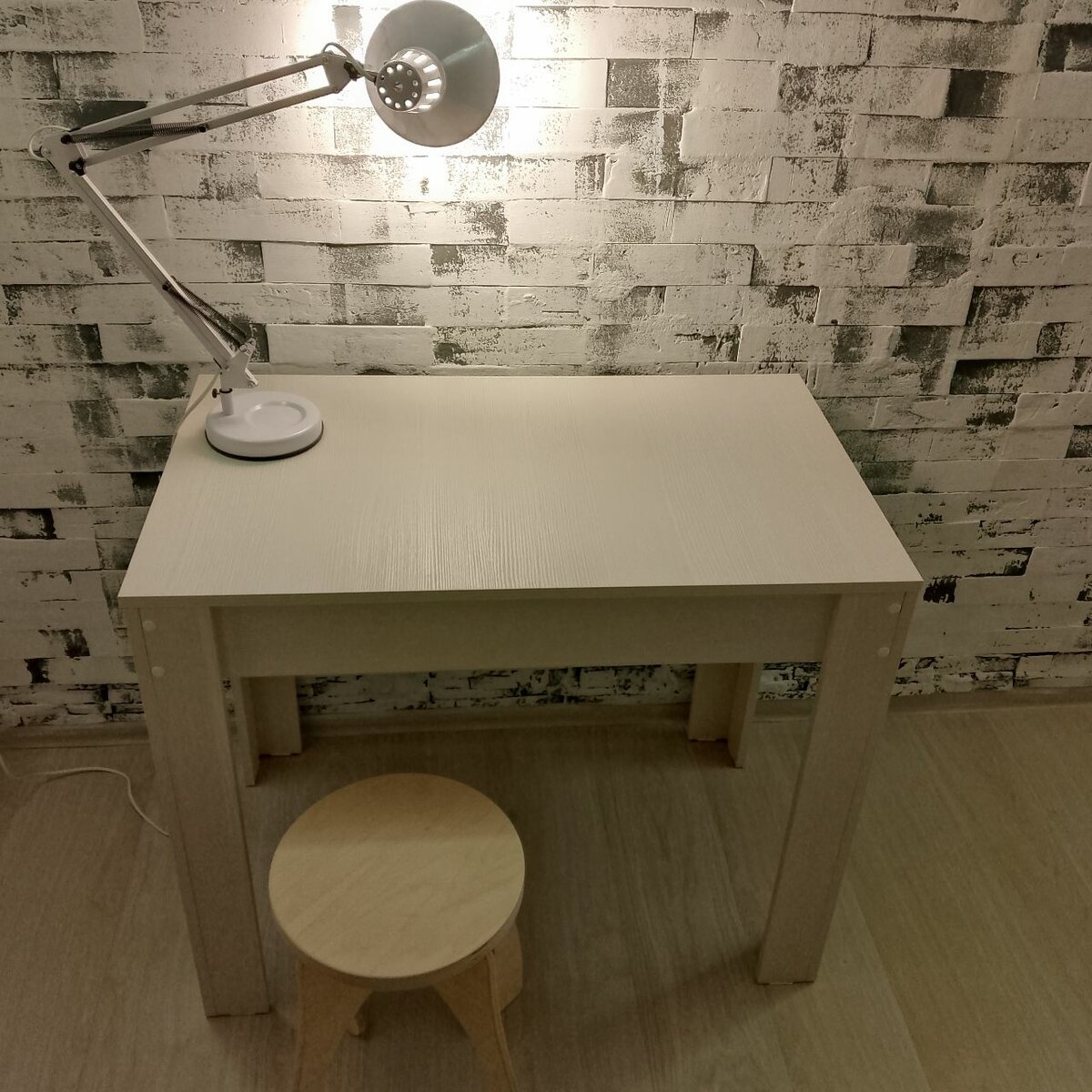 Стол стул стеллаж