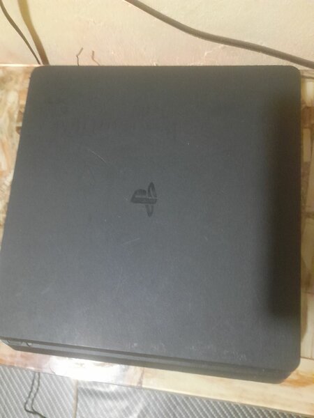 PlayStation 4slim 3500 &Games