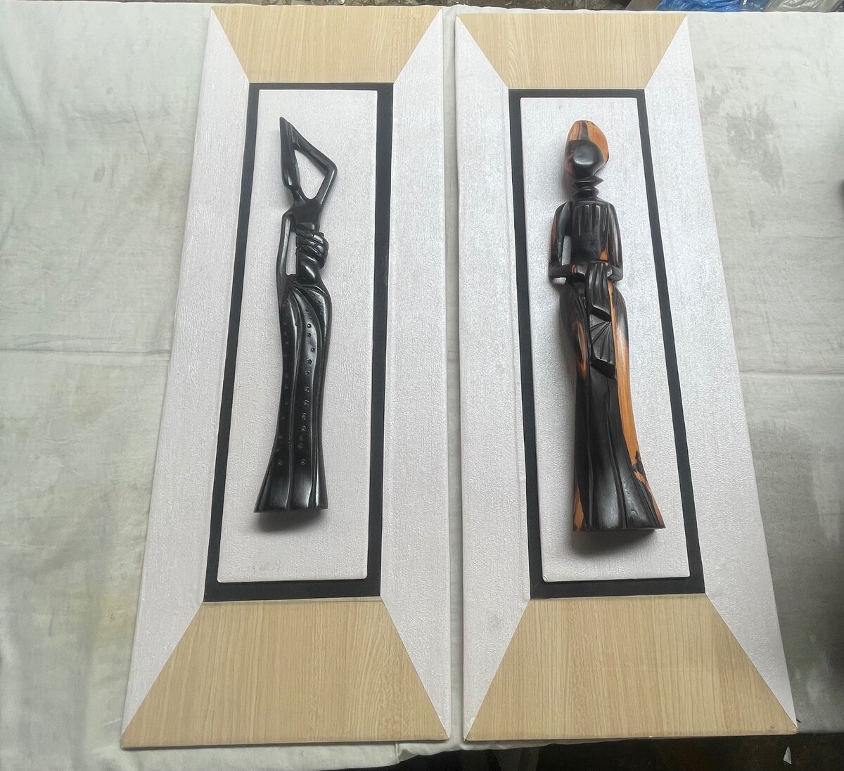 Tableau avec personnages femmes